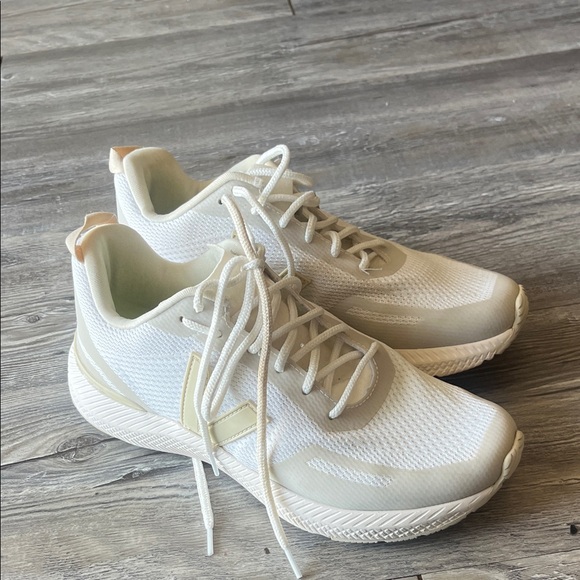 Veja White and Cream Women's Sneakers - Picture 2 of 8